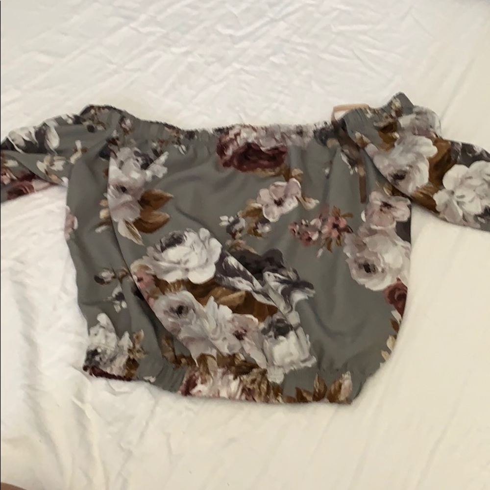 Floral of the shoulder